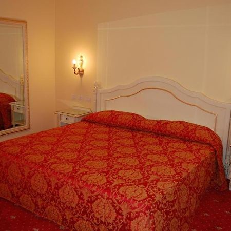 Hotel Motel Gold Calcinate エクステリア 写真