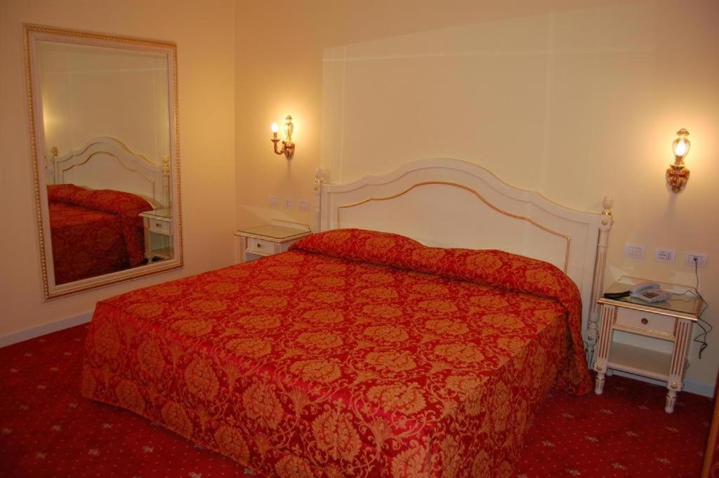 Hotel Motel Gold Calcinate エクステリア 写真