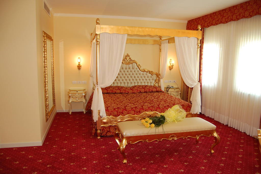 Hotel Motel Gold Calcinate 部屋 写真