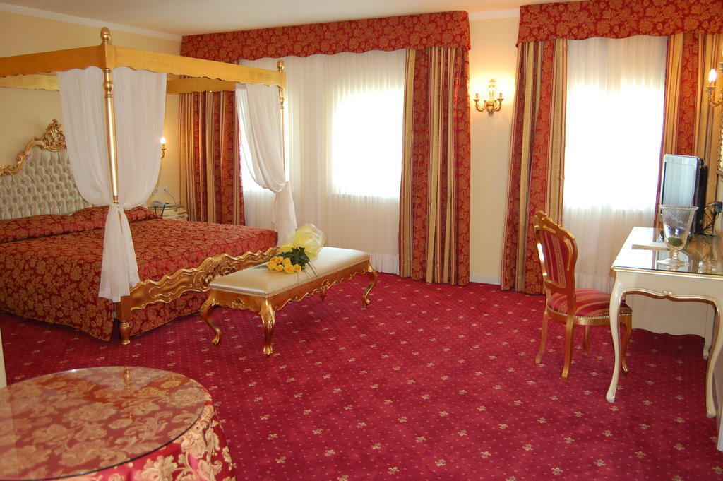 Hotel Motel Gold Calcinate 部屋 写真
