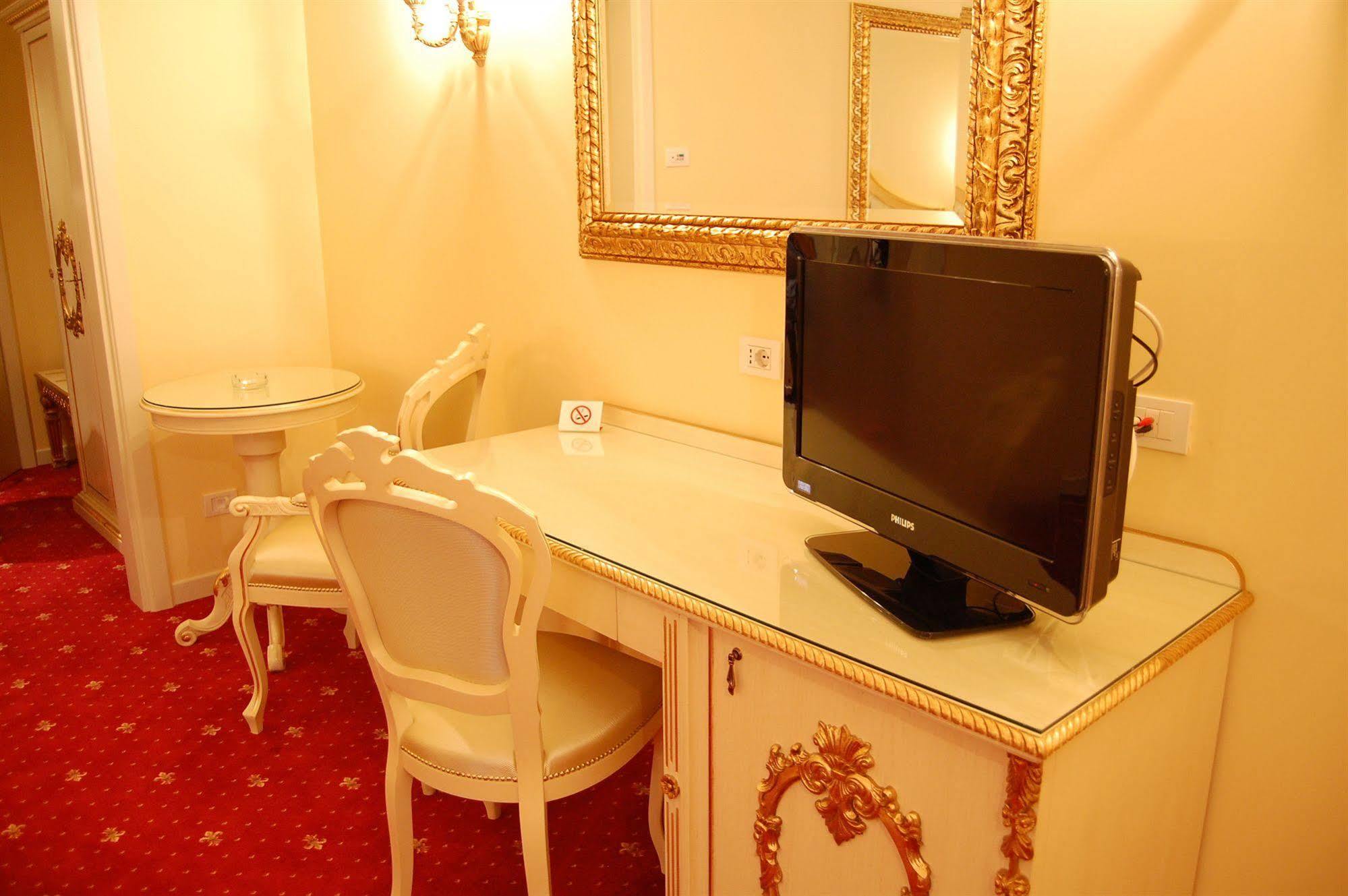 Hotel Motel Gold Calcinate エクステリア 写真