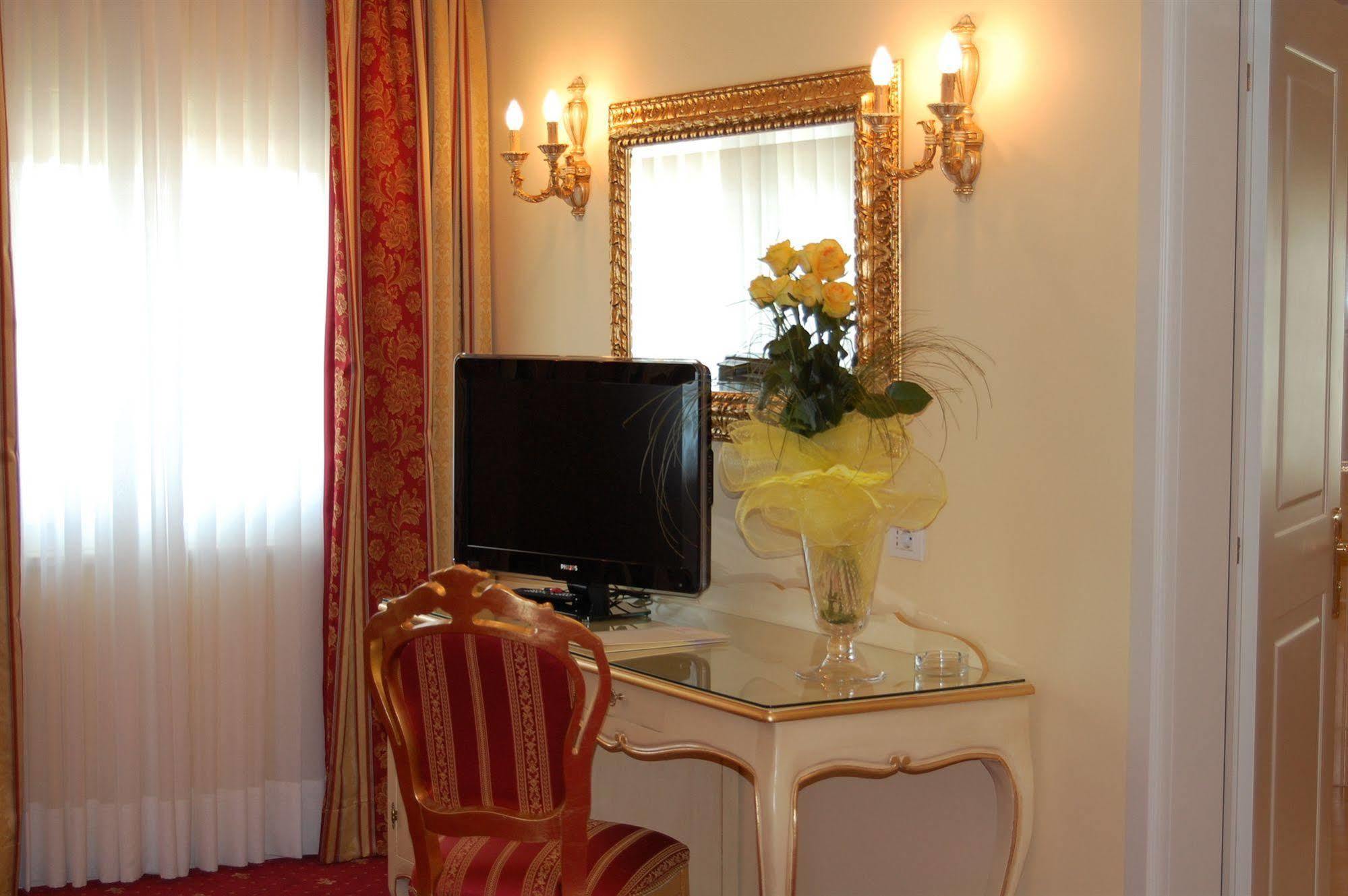 Hotel Motel Gold Calcinate エクステリア 写真