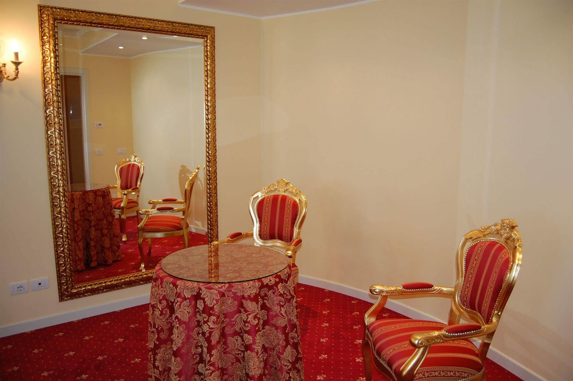 Hotel Motel Gold Calcinate エクステリア 写真