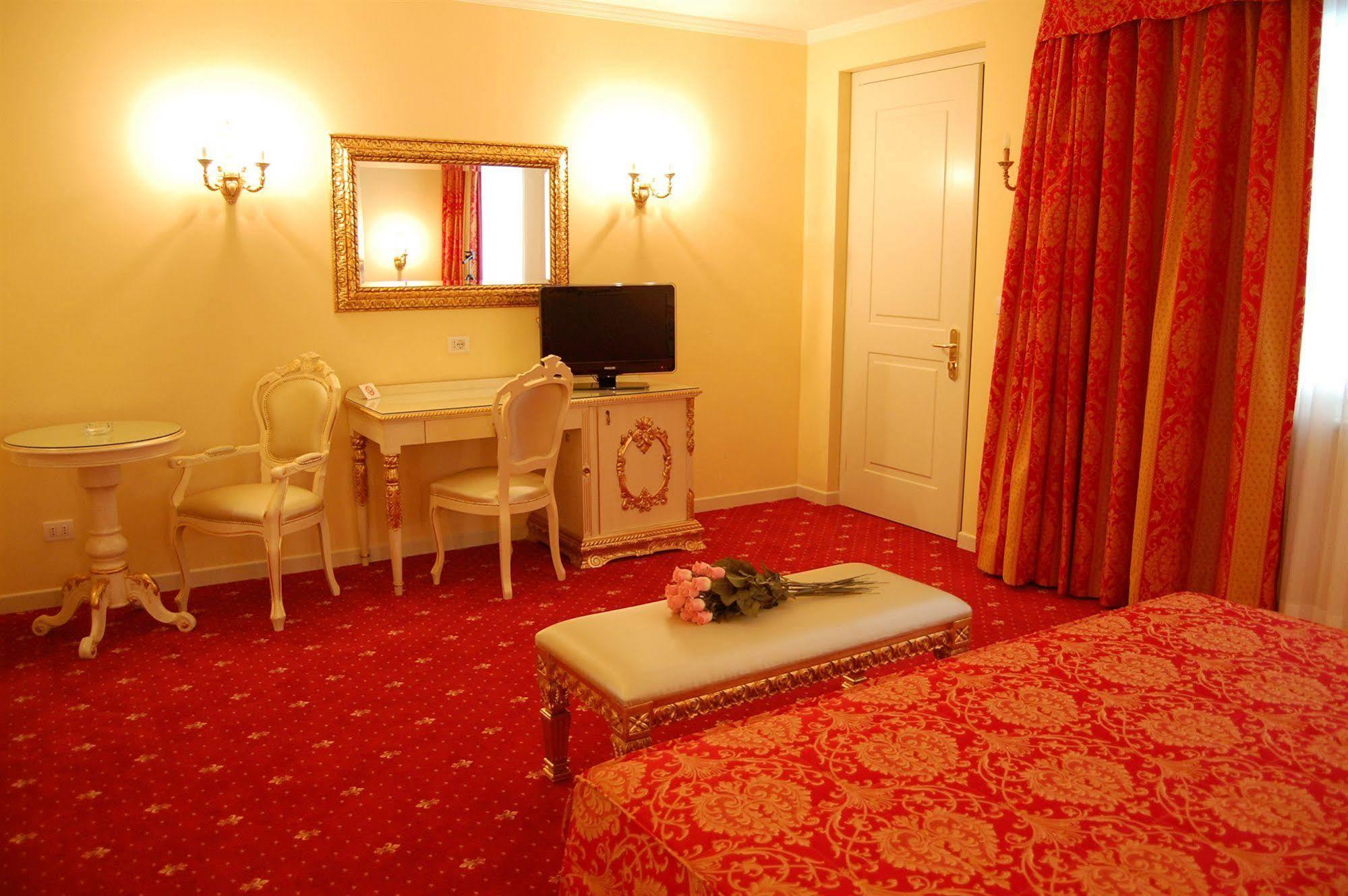 Hotel Motel Gold Calcinate エクステリア 写真