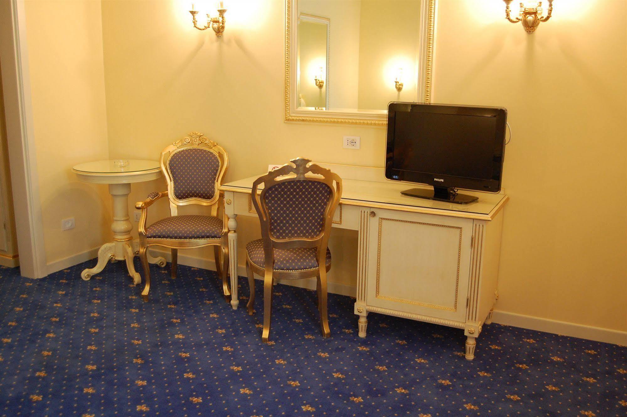 Hotel Motel Gold Calcinate エクステリア 写真