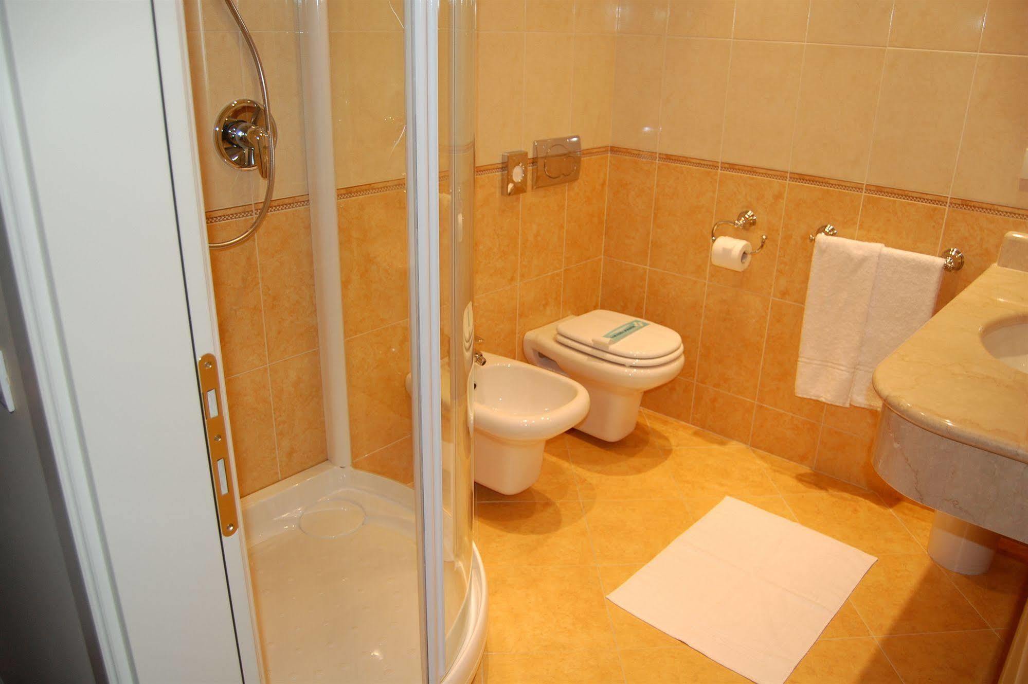 Hotel Motel Gold Calcinate エクステリア 写真