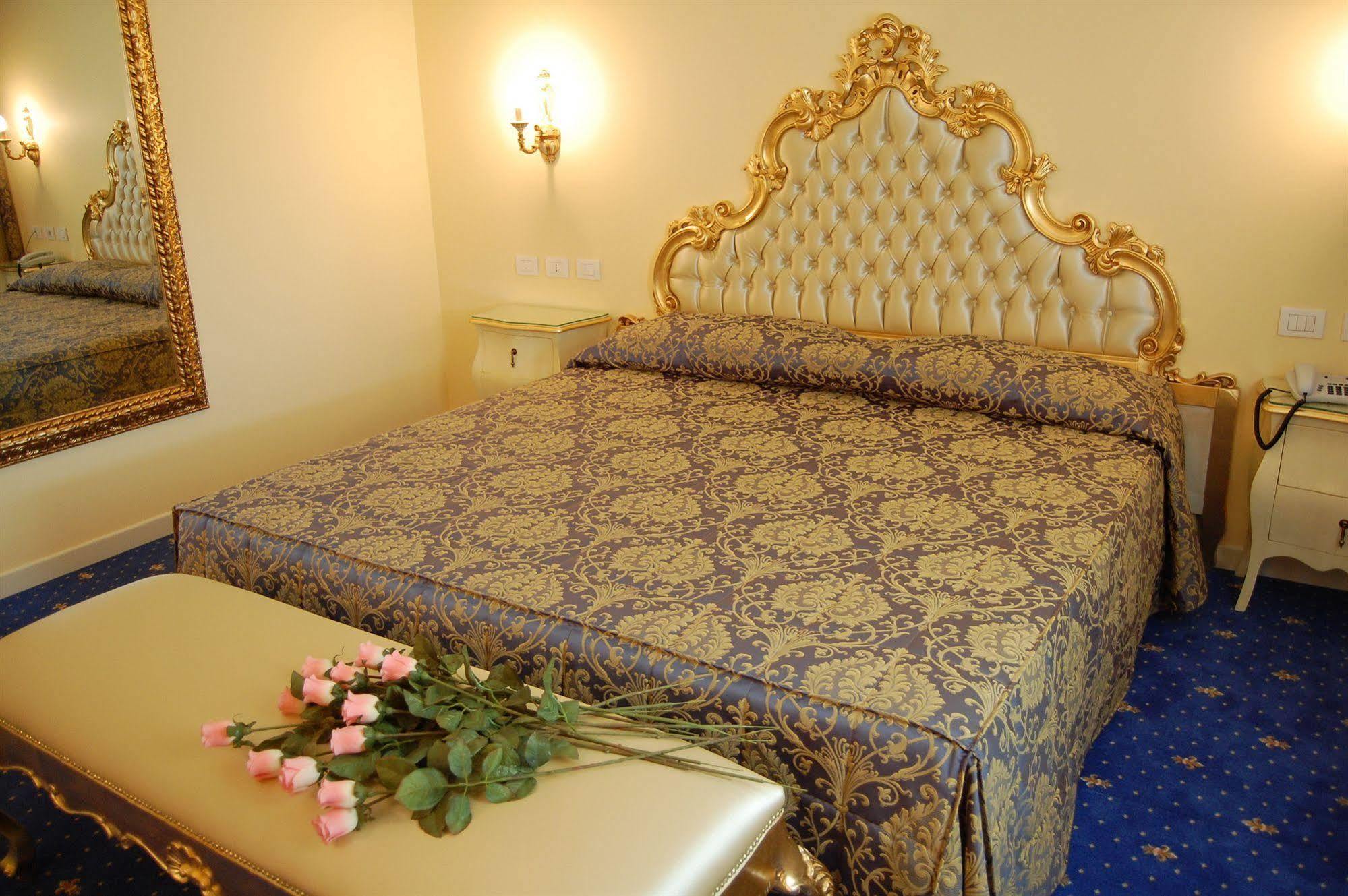 Hotel Motel Gold Calcinate エクステリア 写真