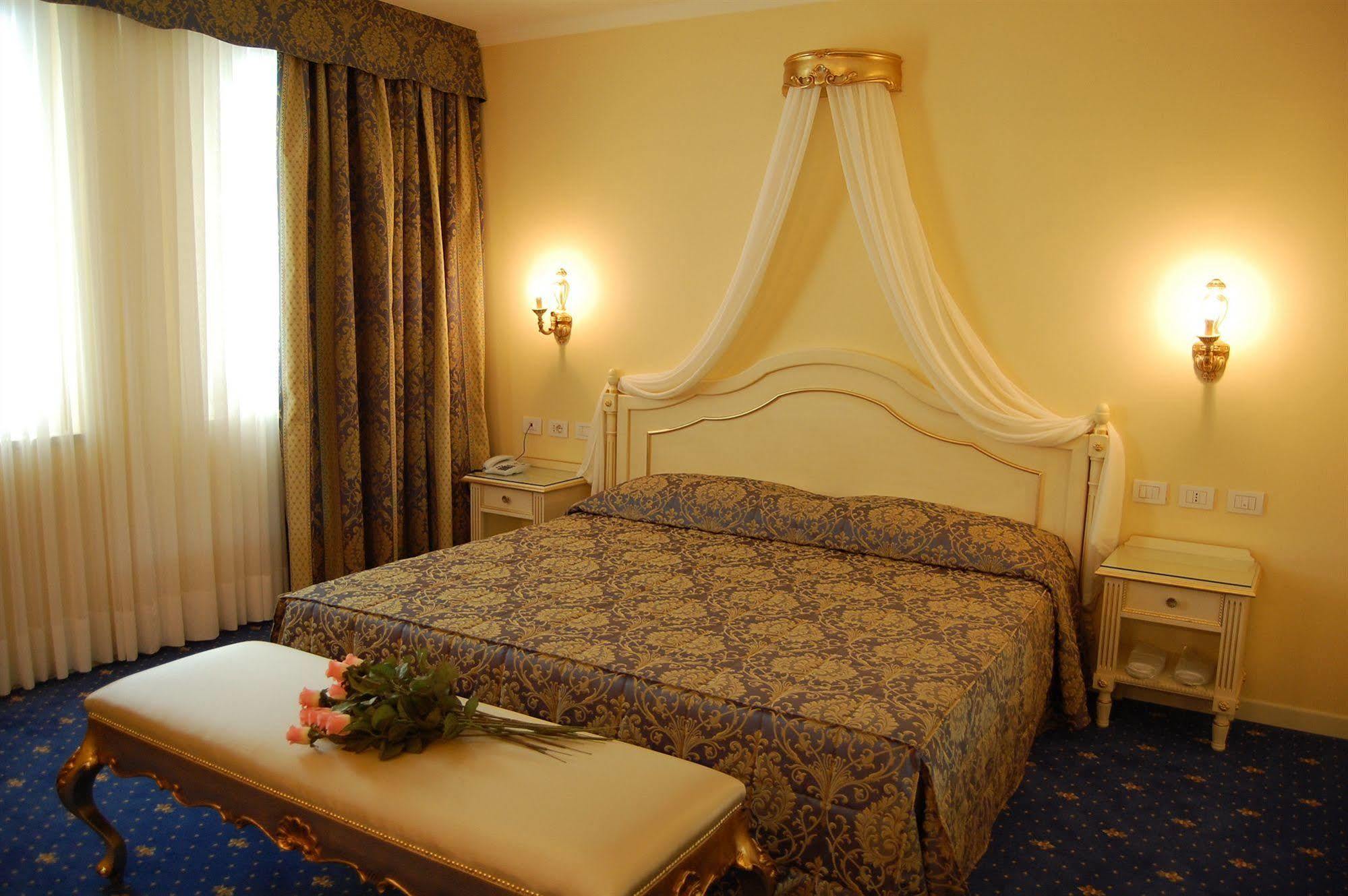Hotel Motel Gold Calcinate エクステリア 写真